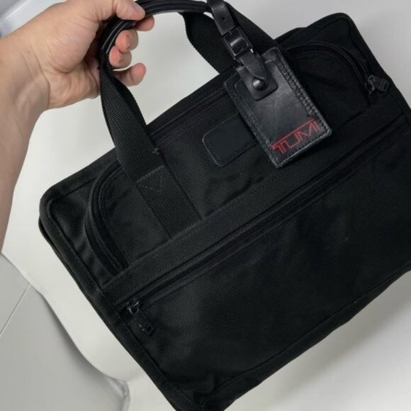 Tumi 207D3 Slim Black Nylon Ballistic Mini Laptop Ipad Computer Travel Bag